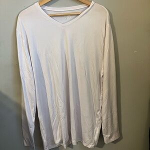 NWT Women’s 32 degree White V-Neck Long Sleeve Shirt